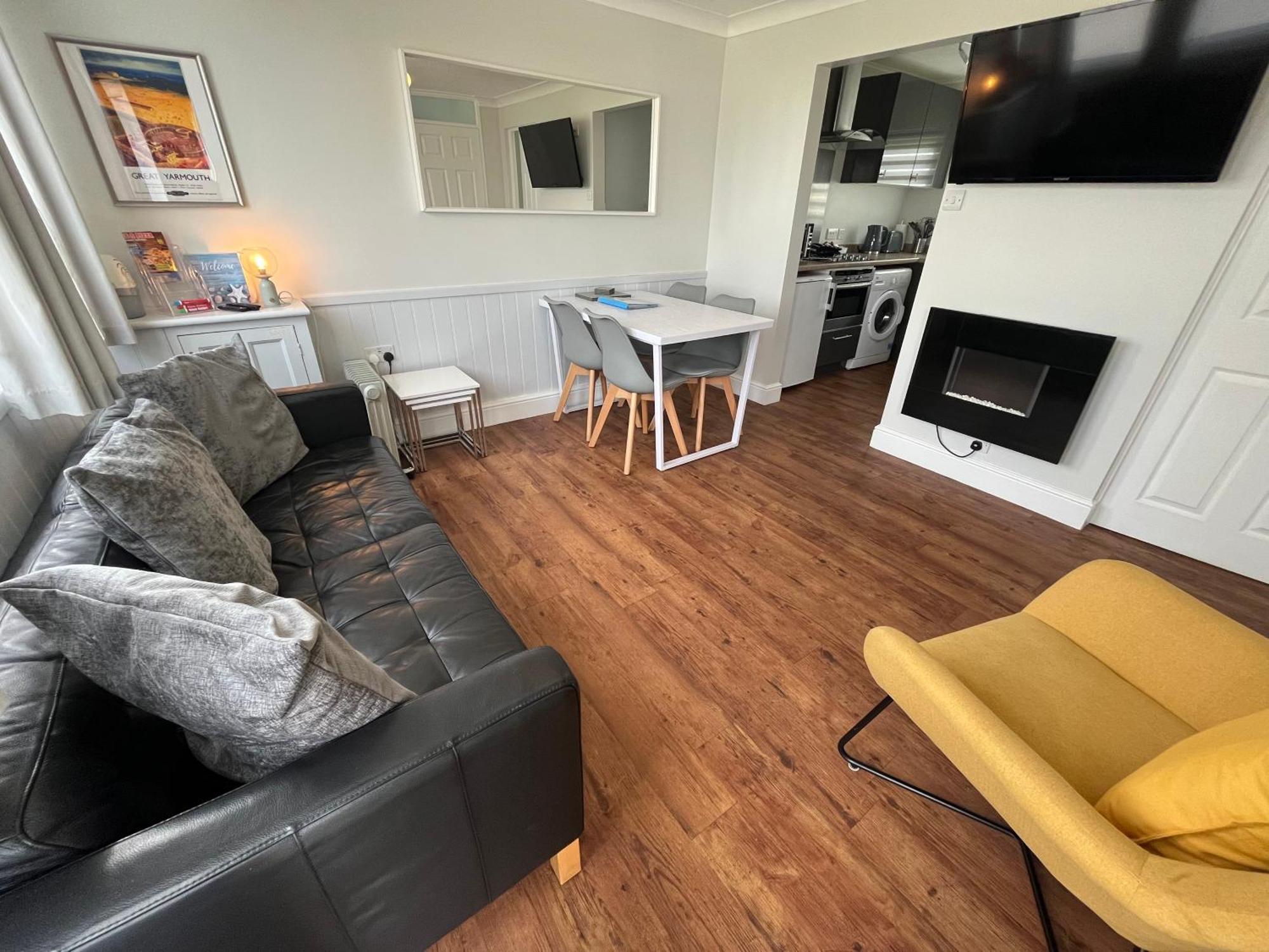 Beachcomber, Sunbeach, Scratby - Two Bed Chalet, Sleeps 4, Free Wi-Fi, Free Club Passes, Free Swimming And Pet Friendly Buitenkant foto